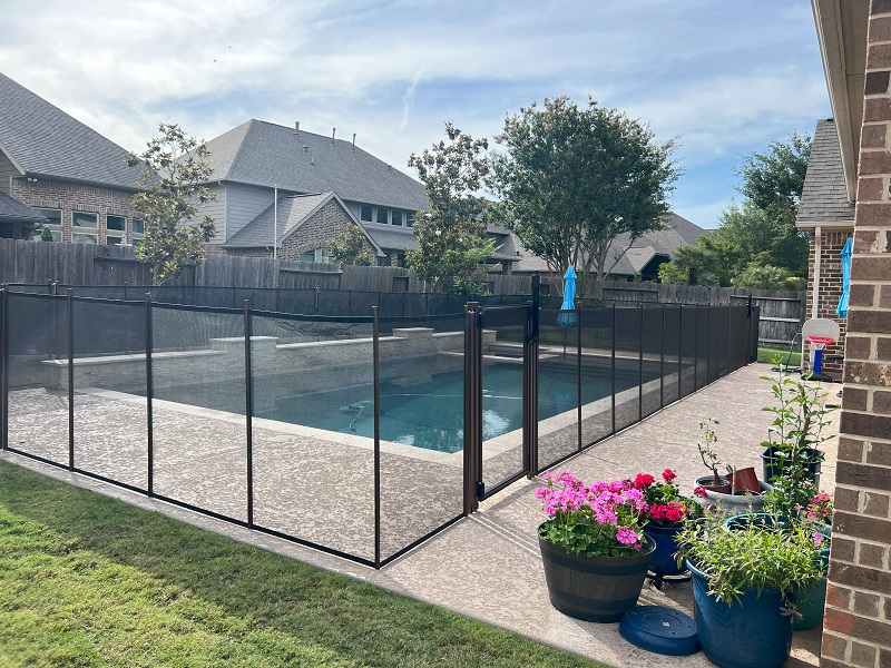 custom-installed-life-saver-mesh-pool-fence-in-fulshear-tx